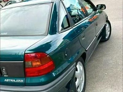 Second-hand Opel Astra 68 CP (50 kW) 1995 Verde Berlinǎ