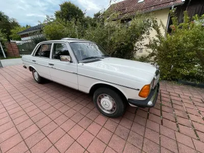 Gebraucht Mercedes 200 60 PS (44 kW) 1983 Weiß Limousine