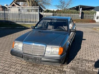 Gebraucht Mercedes E230 130 PS (95 kW) 1991 Grau Limousine