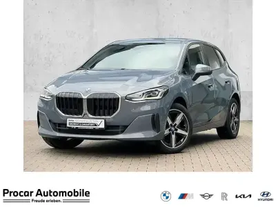 Gebraucht BMW 230e Active Tourer Sport Line 326 PS (239 kW) 2023 Sparkling kupfergrau Van / Kleinbus