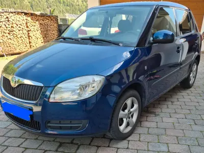 Używany Skoda Fabia 60 KM (44 kW) 2010 Niebieski Hatchback