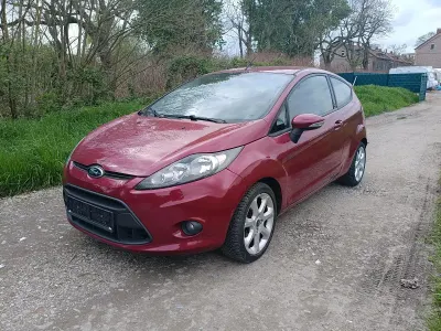 Gebraucht Ford Fiesta 97 PS (71 kW) 2012 Rot Kleinwagen