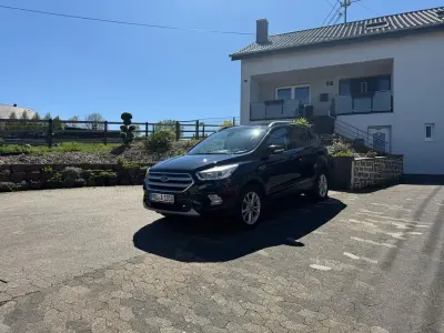 Gebraucht Ford Kuga Titanium 150 PS (110 kW) 2017 Schwarz SUV
