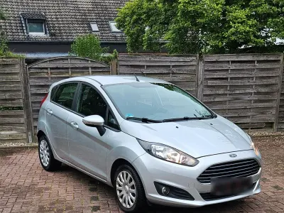 Gebraucht Ford Fiesta 75 PS (55 kW) 2016 Silber Kleinwagen