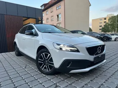 Gebraucht Volvo V40 CC Momentum 152 PS (111 kW) 2016 Weiß Kombi