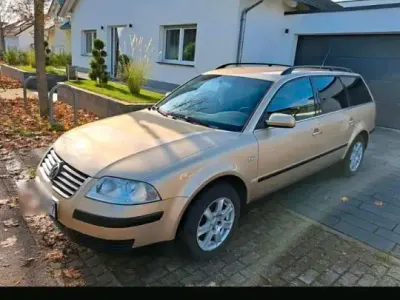 Gebraucht VW Passat 131 PS (96 kW) 2003 Gold Kombi