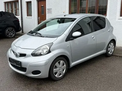 Gebraucht Toyota Aygo Edition 68 PS (50 kW) 2012 Silber Kleinwagen