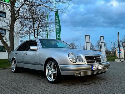 Mercedes E200