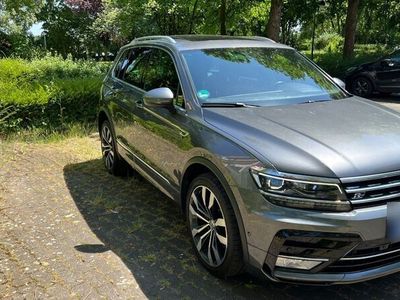 gebraucht VW Tiguan VW2.0 TDI 2x R-Line 4Motion VOLL Scheckh