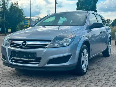 Gebraucht Opel Astra Selection 90 PS (66 kW) 2009 Silber Limousine