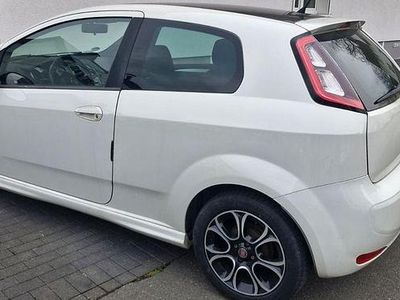 Gebraucht Fiat Punto Pop 69 PS (50 kW) 2013 Weiß Kleinwagen