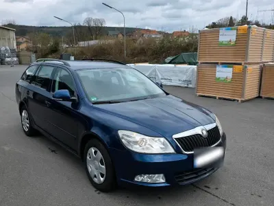 Gebraucht Skoda Octavia 105 PS (77 kW) 2010 Blau Kombi