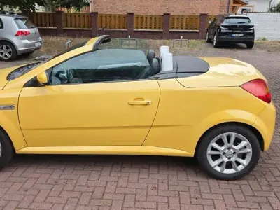 Gebraucht Opel Tigra 90 PS (66 kW) 2006 Gelb Cabrio