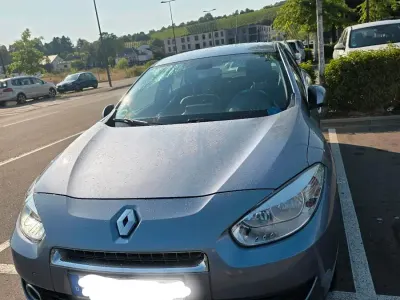 Gebraucht Renault Fluence 106 PS (77 kW) 2011 Blau Limousine