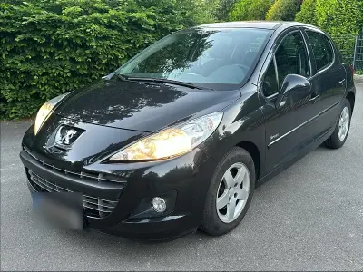 Gebraucht Peugeot 207 Forever 95 PS (69 kW) 2012 Schwarz Kleinwagen