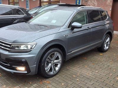 Gebraucht VW Tiguan Allspace Highline 200 PS (147 kW) 2021 Platinum grey metallic SUV