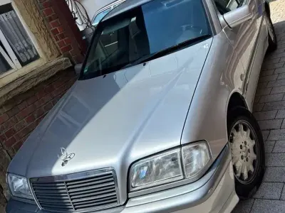 Gebraucht Mercedes C180 Elegance 122 PS (89 kW) 1998 Silber Limousine