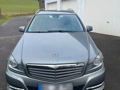 Gebraucht Mercedes C180 Elegance 156 PS (114 kW) 2013 Grau Kombi