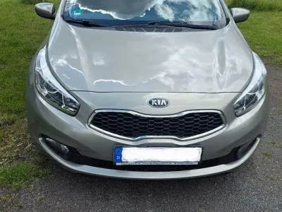 Gebraucht Kia Ceed 90 PS (66 kW) 2014 Silber Kleinwagen
