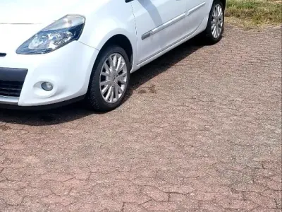 Gebraucht Renault Clio III 101 PS (74 kW) 2009 Weiß Kombi