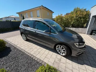 Gebraucht VW Golf VII Highline 131 PS (96 kW) 2017 Grau Limousine
