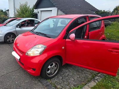 Gebraucht Daihatsu Sirion 65 PS (47 kW) 2008 Rot Kleinwagen