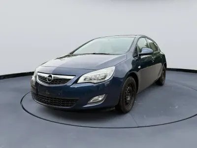 Gebraucht Opel Astra Edition 116 PS (85 kW) 2010 Blau Limousine