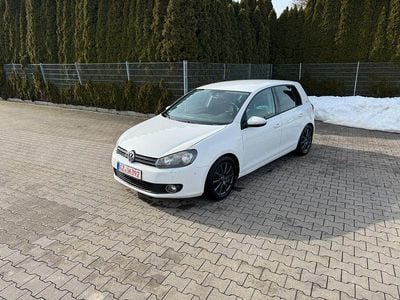 Gebraucht VW Golf VI Team 105 PS (77 kW) 2011 Weiß Kleinwagen