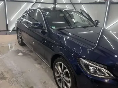 Gebraucht Mercedes C180 116 PS (85 kW) 2017 Blau Limousine