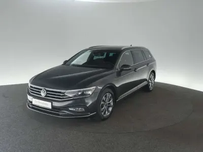 Gebraucht VW Passat Elegance 150 PS (110 kW) 2023 Grau Kombi