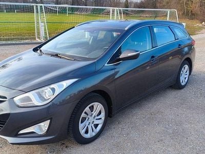 Silber Gebraucht 2013 Hyundai i40 Edition Kombi | 4.490 € (Superpreis)