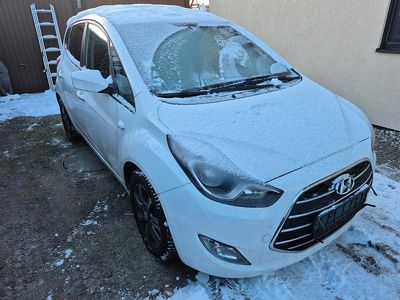 Gebraucht Hyundai ix20 90 PS (66 kW) 2016 Weiß Kleinwagen