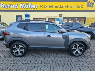 Neu Dacia Duster Journey 131 PS (96 kW) 2026 Grau SUV