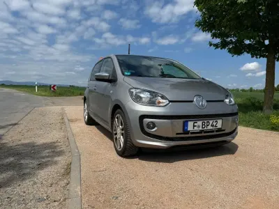 Używany VW up! 75 KM (55 kW) 2016 Srebrny Hatchback