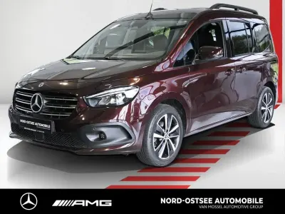 Gebraucht Mercedes T180 Progressive 116 PS (85 kW) 2023 Rot Van / Kleinbus