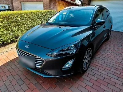 Gebraucht Ford Focus Titanium 125 PS (91 kW) 2019 Grau Limousine