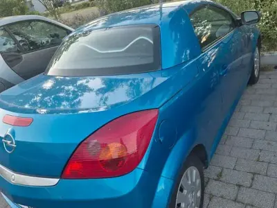 Używany Opel Tigra Enjoy 90 KM (66 kW) 2005 Niebieski Kabriolet