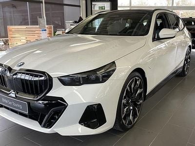 Neu BMW 550e M Sport 489 PS (359 kW) 2025 Weiß Kombi