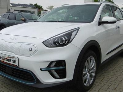 Weiß Gebraucht 2022 Kia e-Niro Vision SUV | 27.900 € (Fairer Preis)