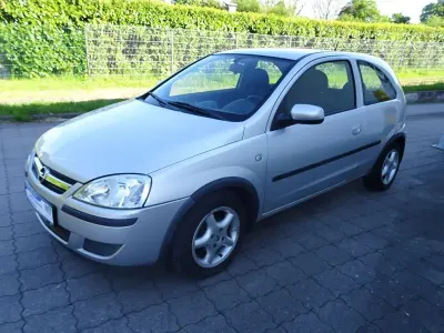 Używany Opel Corsa Enjoy 75 KM (55 kW) 2003 Szary Hatchback