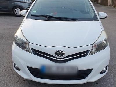 Second-hand Toyota Yaris 69 CP (50 kW) 2013 Alb Hatchback