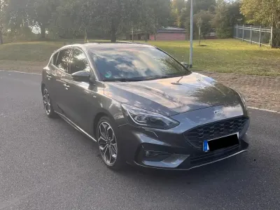 Używany Ford Focus ST-Line 125 KM (91 kW) 2018 Szary Sedan/Limuzyna