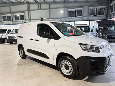 Bianco Gebraucht 2023 Fiat Doblò Van / Kleinbus | 13.900 € (Fairer Preis)