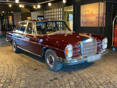 Gebraucht Mercedes 300 250 PS (183 kW) 1972 Rot Limousine