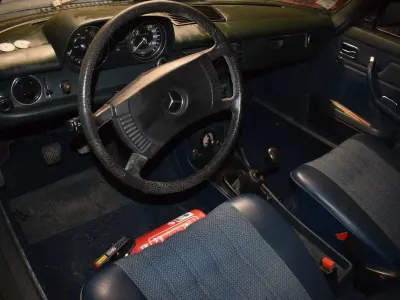 Używany Mercedes 200/8 95 KM (69 kW) 1975 Niebieski Sedan/Limuzyna