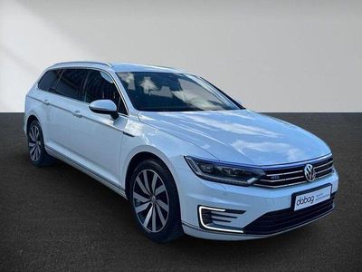 Gebraucht VW Passat GTE 218 PS (160 kW) 2018 Oryx white motherofpearl eff Kombi