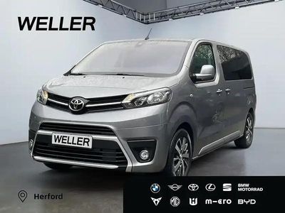 Bismutsilber metallic (grau) Gebraucht 2023 Toyota Proace Team Van / Kleinbus | 38.649 € (Fairer Preis)