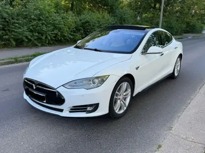 Käytetty Tesla Model S 309 kW (421 HP) 2014 Valkoinen Viistoperä