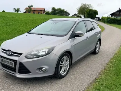 Gebraucht Ford Focus Titanium 105 PS (77 kW) 2013 Grau Limousine