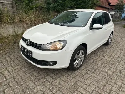 Gebraucht VW Golf VI 80 PS (58 kW) 2009 Weiß Limousine